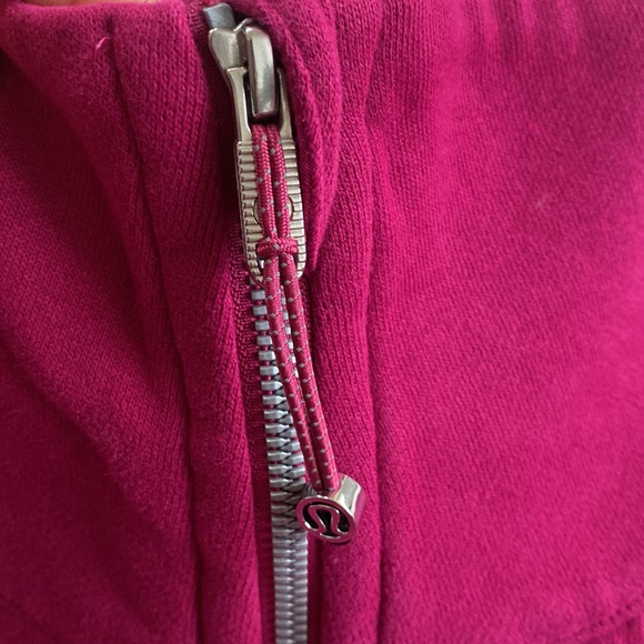 ❤️ Lululemon Scuba Oversized Funnel Neck in Wild Berry NWT Size XS/S - Picture 6 of 8